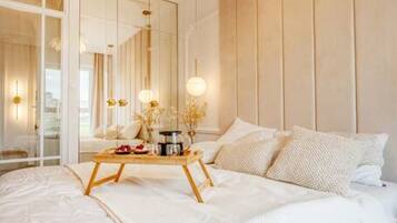 1 habitación, tabla de planchar con plancha, wifi gratis y ropa de cama