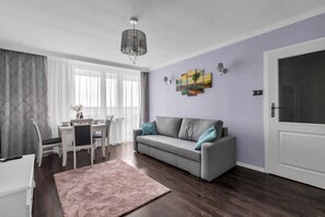 Smart TV - Warsaw Praga View - 17th Floor with Balcony - by Rentujemy (Warszawa)