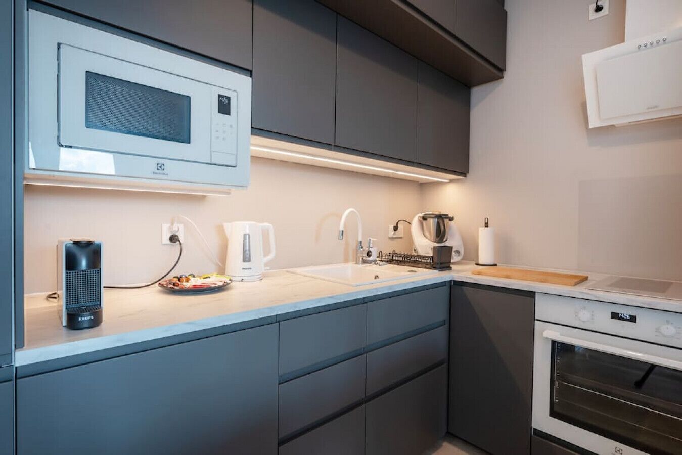 Fridge, microwave, oven, dishwasher