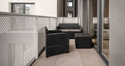 72m2 Manufaktura Prestige Suite with Parking by Rentujemy