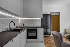 Réfrigérateur, four, plaque de cuisson, lave-vaisselle