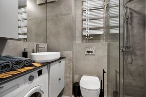 Hair dryer, towels - Wola Business Apartments by Rentujemy (Warszawa)