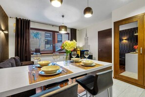 Dining - Warsaw Atelier - Central, Parking, Metro Nearby by Rentujemy (Warszawa)
