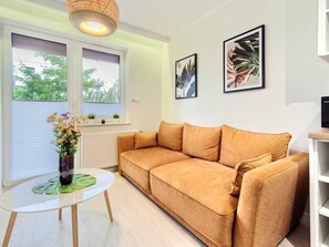 Smart TV - Tricity Retreat Apartments with Parking - by Rentujemy (Straszyn)