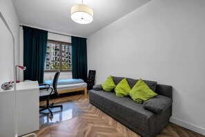 2 Schlafzimmer, Schreibtisch, Bügeleisen/Bügelbrett, kostenloses WLAN