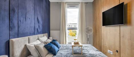 3 chambres, bureau, fer et planche à repasser, lit parapluie