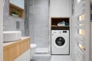 Hårføner og håndklær