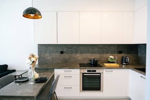 Fridge, oven, stovetop, dishwasher - Racjonalizacji Business Apartments by Rentujemy (Warszawa)