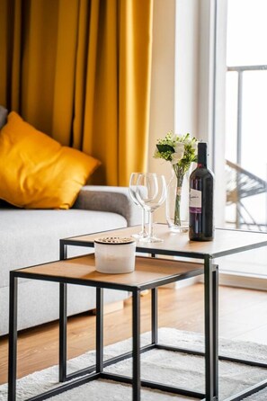 Smart TV - 9th Floor Manufaktura Suite - Parking, Balcony - by Rentujemy (Lódz)