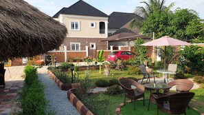 Exterior - Garden View Holiday Cottage (Abakaliki)