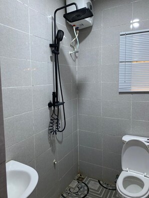 Bathroom - Garden View Holiday Cottage (Abakaliki)