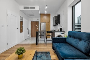 Interior - Bliska Wola - City Skyline View, 10th Floor, Balcony - by Rentujemy (Warszawa)