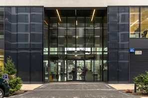 Exterior detail - Bliska Wola - City Skyline View, 10th Floor, Balcony - by Rentujemy (Warszawa)