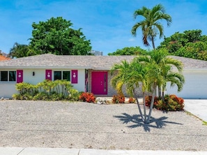 Exterior - 3BR Marco Island home with WiFi, AC, kitchen, and parking. (Marco Island)