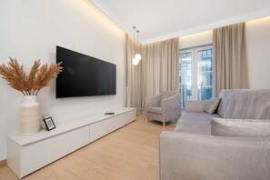 Een smart-tv en een kantoor