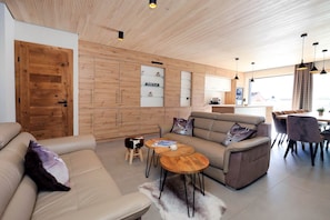 TV, DVD player - Chalet mitoyen neuf 12/14 pers - Sauna Ext - Vue Glacier Muzelle, 3 terrasses/balcon, Balnéo (LES DEUX ALPES)