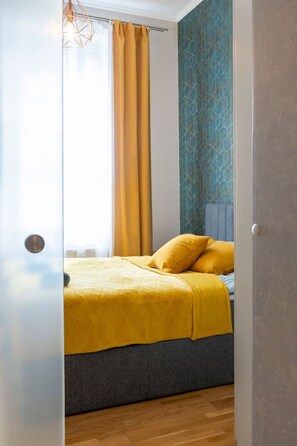 1 habitación, tabla de planchar con plancha, wifi gratis y ropa de cama 