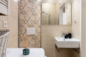 Hair dryer, towels