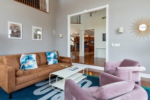 House | 6 bedrooms - Hudson Valley Retreat Pool spa Home Theater gym (Pleasant Valley)