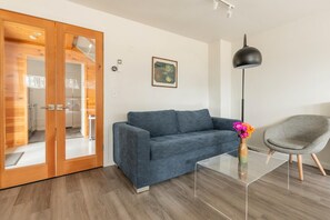 House | 3 bedrooms - Prvt Architectural Masterpiece w Views hot tub (Accord)