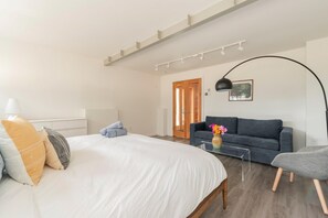 House | 3 bedrooms - Prvt Architectural Masterpiece w Views hot tub (Accord)