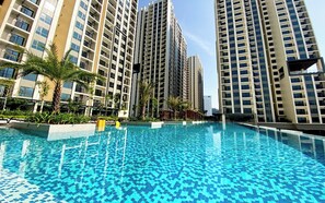 Phòng Suite dành cho gia đình, 3 phòng ngủ, quyền sử dụng Club Lounge, quang cảnh thành phố | Bộ trải giường bằng vải cotton Ai Cập, bộ đồ giường cao cấp 