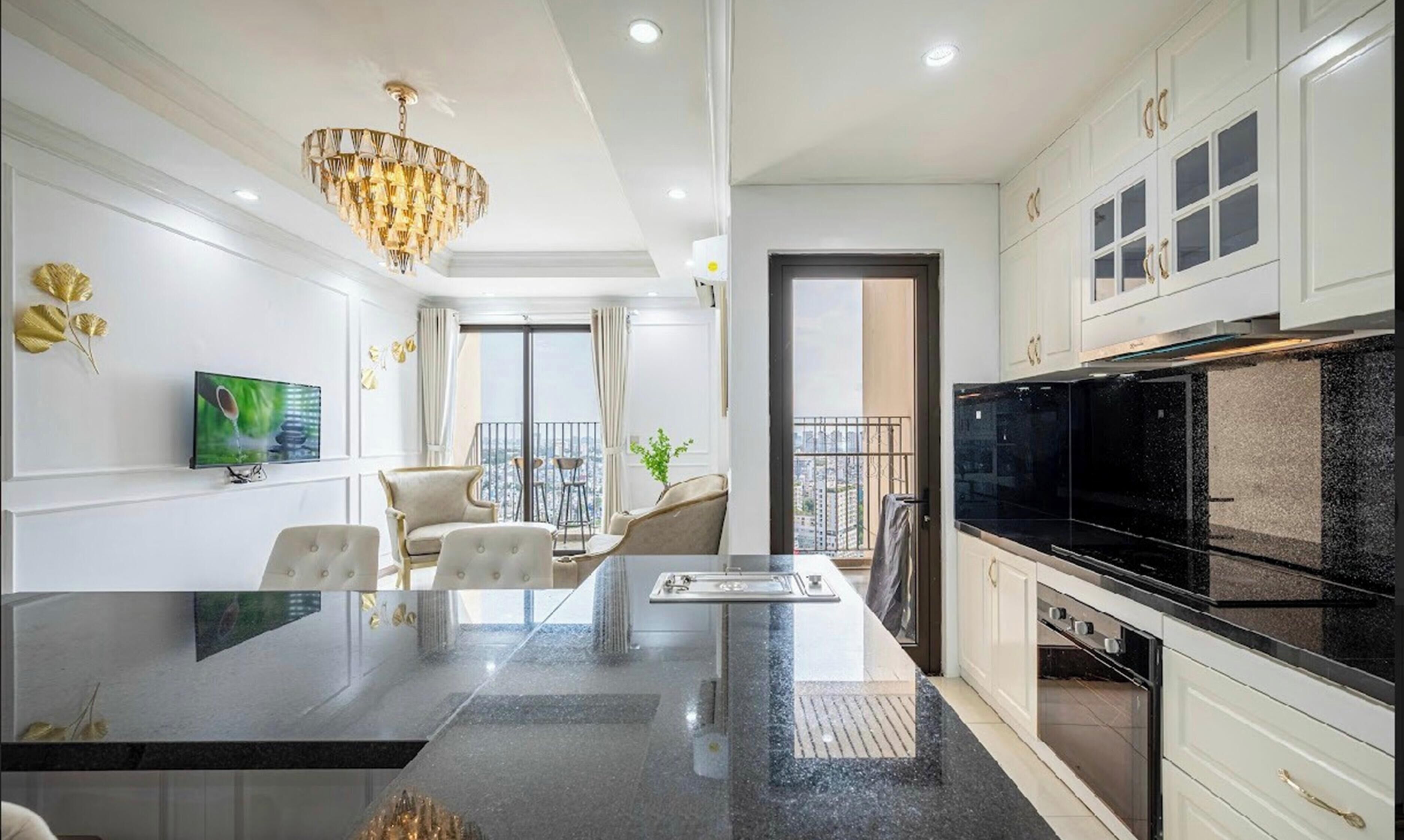 Presidential Suite, 2 Bedrooms, Club lounge access, City View | Private kitchen | Fridge, microwave, oven, stovetop