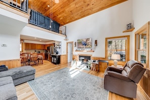 A spacious living area with a fireplace, a dining area, and a kitchen. - Waterfall Cabin/ 2 BR in Helen| private waterfall (Sautee Nacoochee)