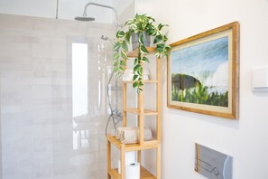 Shower, hair dryer, towels - The "Perfect Suite"-top floor (only) of the house - views for miles/kilometers! (Santo Isidoro)