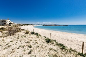 On the beach - 3835 Summer House by Barbarhouse (Porto Cesareo)
