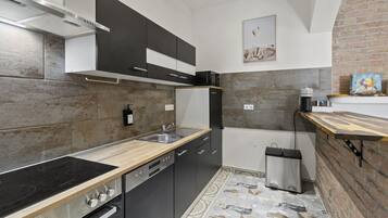 Fridge, microwave, oven, stovetop