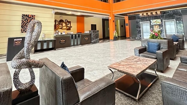 A spacious lobby with a high ceiling, multiple floors, and a reception desk. - The Radiant Swan (Vagra)