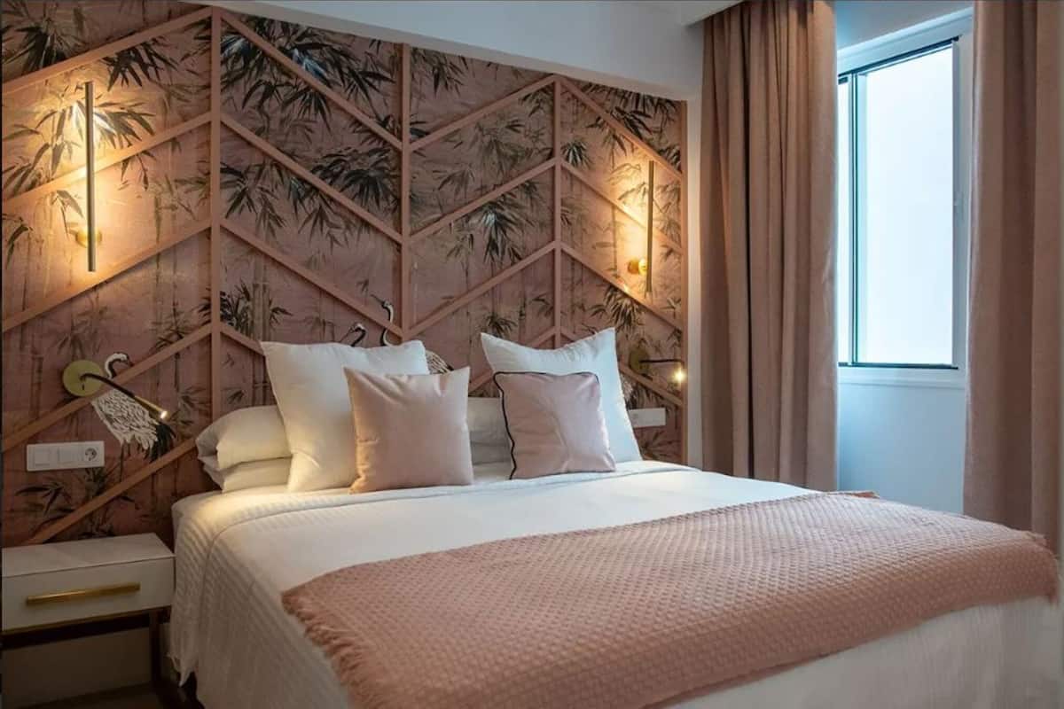 Premium bedding, memory-foam beds, in-room safe, laptop workspace