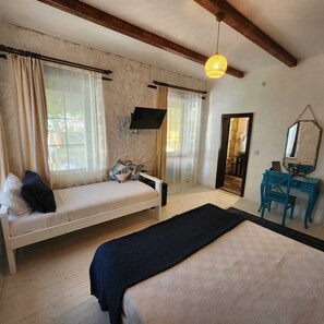 Junior Room | Premium bedding, iron/ironing board, free WiFi, bed sheets - Kapela Tas Otel Alacatı (Cesme)