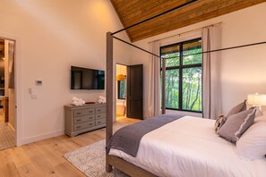 4 habitaciones, tabla de planchar con plancha y cuna de viaje 