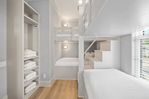 3 soverom, skrivebord, strykejern/-brett og wi-fi (inkludert)