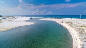 Una playa cerca