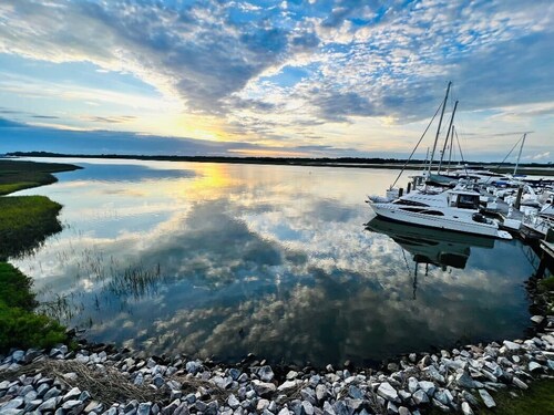 Waterfront 1 bedroom Condo w/ Marina Views! Neighborhood Pool! Stunning Sunsets!