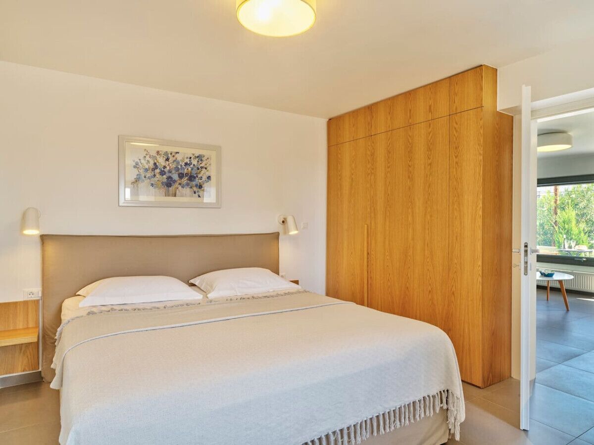 1 slaapkamer, een bureau, geluiddichte muren