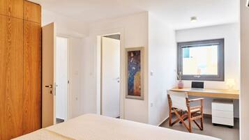 1 habitación, escritorio y insonorización