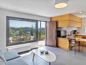 Smart TV, books, offices