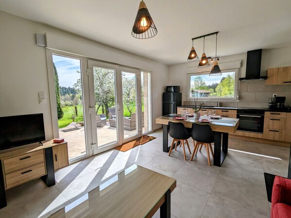 Fridge, microwave, toaster