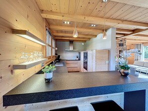 Fridge, microwave, oven, stovetop - Beautiful quiet chalet with garden, garage and Wifi (Combloux)