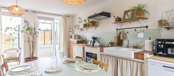 Encantadora casa con jardín, terraza y se admiten mascotas