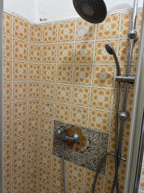 Standard Quadruple Room, Garden View | Bathroom - VENICE NIGHT 25 FAMILY ROOM D (Mestre)