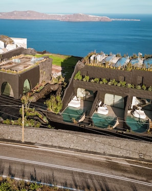 Sunrise Suite Sea View with Private Pool | 1 soverom, sengetøy av topp kvalitet, minibar og safe på rommet