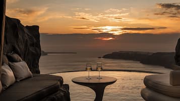Cave Suite Caldera View with Private Pool | View from room