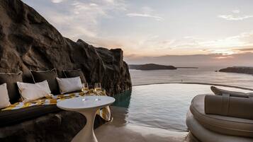 Cave Suite Caldera View with Private Pool | View from room