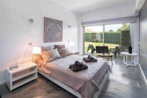 5 habitaciones, tabla de planchar con plancha, wifi y ropa de cama 