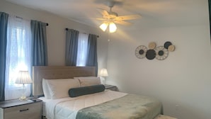 A neatly arranged bedroom with a bed, bedside tables, a bench, and a ceiling fan. - Located right at the center of Elizabethtown , Lancaster, York and Hershey park. (Elizabethtown)